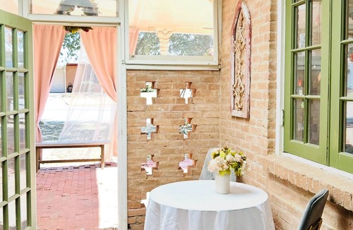 Sayles Blvd. Area House | Enchanted Cottage with Courtyard & Atrium