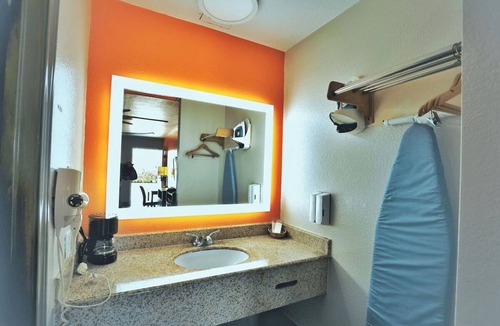 Shenandoah Hotel | Enjoy a Peaceful Stay with Essential Amenities and Complimentary Parking