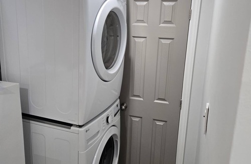 Chapel Hill South Apartment | Enjoyable 2-bedroom apartment with AC in beautiful Ottawa