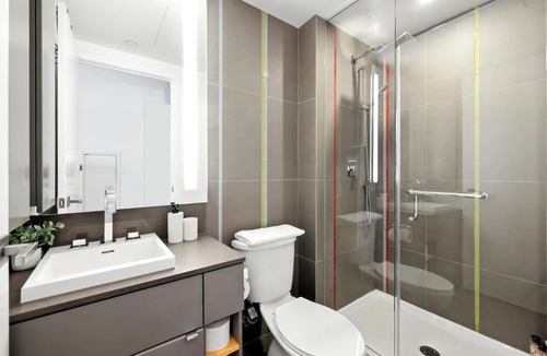 Fashion District Apartment | Entertainment District Gem Walk to CN Tower