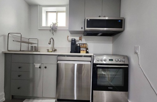 Yonge and Lawrence Apartment | Entire 2BR Apt in Midtown Toronto, walk to Yonge & Lawrence, subway, and shops