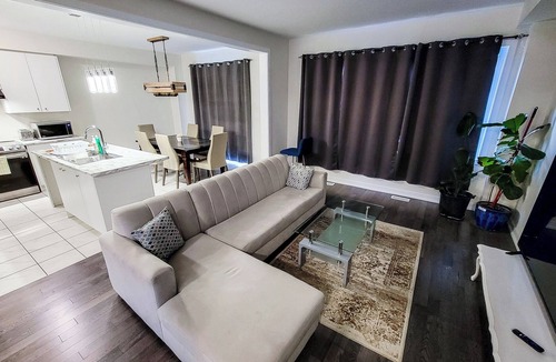 Caledonia House | Entire 4 bedroom Luxury house in Caledonia/Haldimand Very Close to Hamilton.