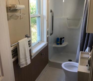 Cornwall Apartment | Entire detached 3-bedrooms cute home in Cornwall area