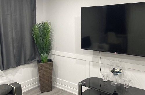 Brampton House | Entire home in Brampton, Canada 2 guests1 bedroom1 bed1 bath