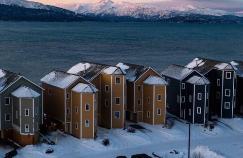 Homer House | Entire waterfront unit for your whole family!