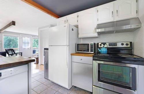 Calabogie Cottage | Escape to Four Seasons at Calabogie, a cozy chalet that welcomes you year-round!