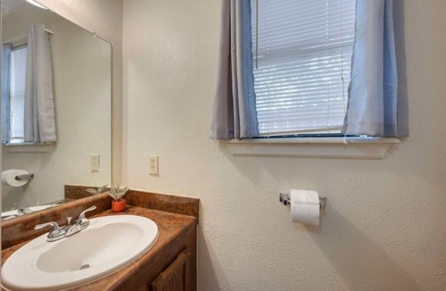 College Station Apartment | Essential 2BR Townhome | Perfect for Long Stays