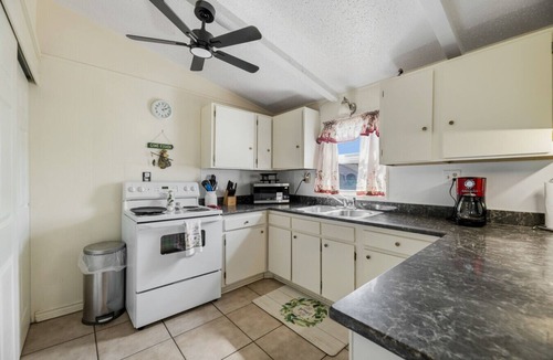 Palm Harbor House | Estes Flat -Private Dock-Fish cleaning station, Fish Camp