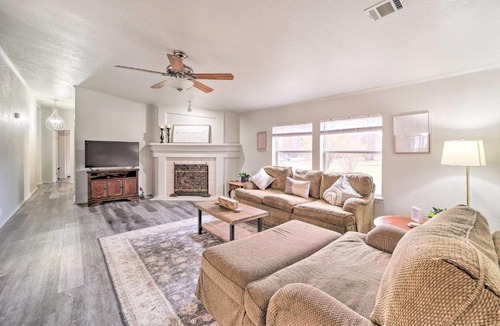 Eufaula House | Eufaula Escape w/Deck - Steps to Lake!
