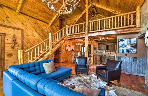 Berryville House | Eureka Springs Area Cabin w/Deck + 7 Acres!