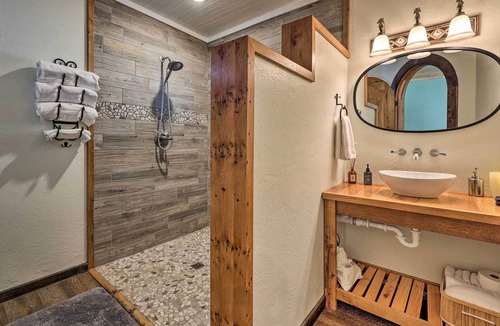 Eureka Springs House | Eureka Springs Vacation Rental w/ Pool & Hot Tub!