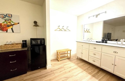 Eureka Springs Apartment | Eureka Vibes | Walk to Downtown + Trolley #405