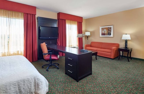 Waco Hotel | Everything You Need For The Perfect Vacation! Free Parking & Breakfast, Pool!