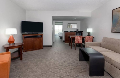 Park Central Hotel | Everything You Need For The Perfect Vacation! 3 Relaxing units, Pool!