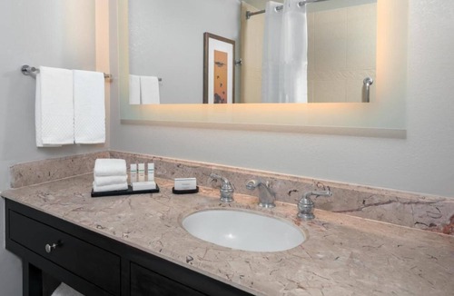 Park Central Hotel | Everything You Need For The Perfect Vacation! 3 Relaxing units, Pool!