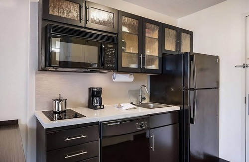 North Arlington Hotel | Excellent Choice! Unit with Full Kitchen, Short Drive to Six Flags Over Texas