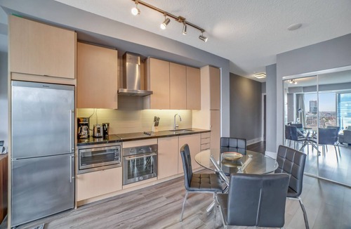 Wellington Place Condo | Executive 1BR at 300 Front St W | Balcony & Lake View