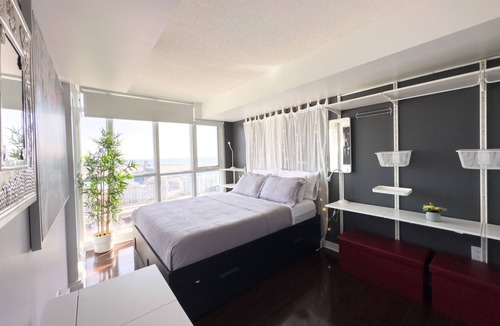 Wellington Place House | Executive 2 Beds near CN Tower, Rogers Centre, Scotia Arena & Free Parking