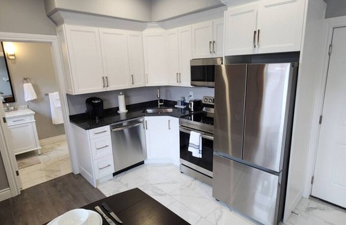 Walkerville Bed & Breakfast | Executive 2BD 58` TV+Wifi+AC+Parking+Kitchen