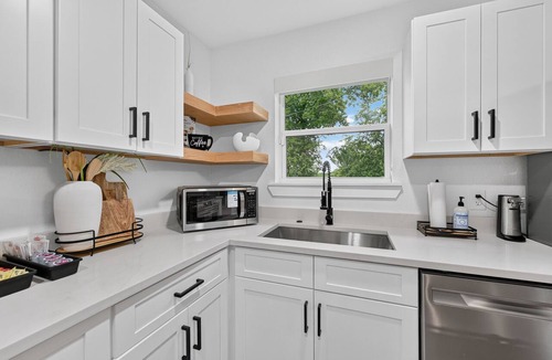 South Arlington House | Executive 3BR Home, King Suite, Near Hospitals & Historic Downtown Mansfield