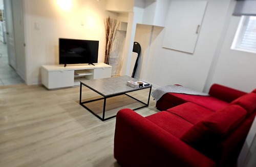 Streetsville Apartment | Executive Apartment - 2BDR Parking Self-check in - Walkout basement Lower Unit