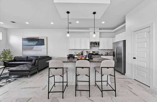 Houston House | Executive Home, Office, Galleria & NRG