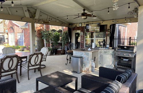 Barker House | Executive Home on Golf Course , Pool, Spa and more
