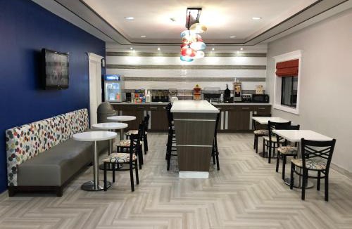 Joaquin Hotel | Executive Inn and Suites Joaquin