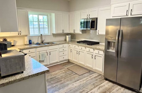 Beaumont House | Executive Living 4BR 2BA in Beaumont