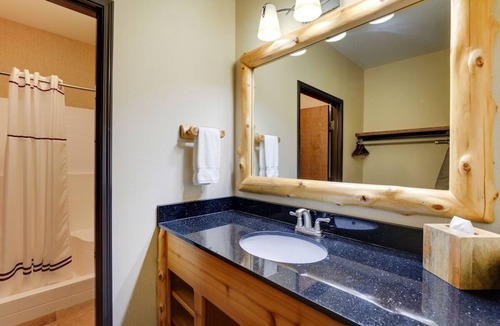 Sioux City Hotel | Expanded 2 Queen with Sofa Sleeper, Stoney Creek Sioux near Hard Rock Casino