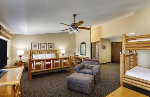 St. Joseph Hotel | Expanded King Bunk Bed Suite, Stoney Creek St. Joseph, Heated Pool!