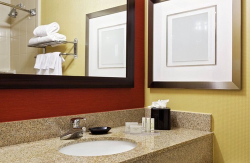 Brookhollow Hotel | Experience Comfort in Budget-friendly Unit Close to NRG Stadium | Free Parking