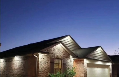 Channelview House | Experience Comfort and Convenience in our Spacious and Cozy home.