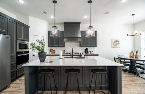 Fort Worth Apartment | Expertly Designed Home w/Fire Pit + Telescope