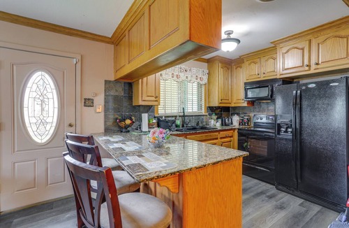 Scotlandville House | Explore Baton Rouge! Cozy Retreat w/Private Yard
