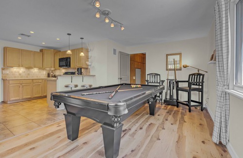 Fair Heights House | Expo Luxe Basecamp- Hot Tub, Fire Pit, Pool Table