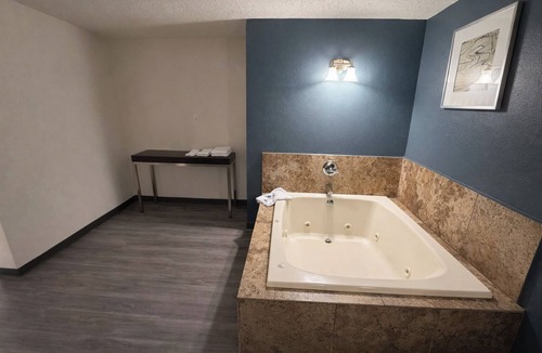 Greenville Hotel | Express Inn & Suites