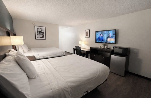 Greenville Hotel | Express Inn & Suites