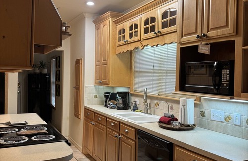 Sayles Blvd. Area House | Extended stay welcome