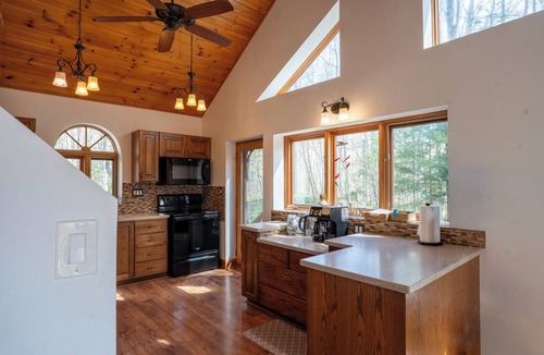 Georgian Bluffs House | Fadak Forest- A Chalet in the trees