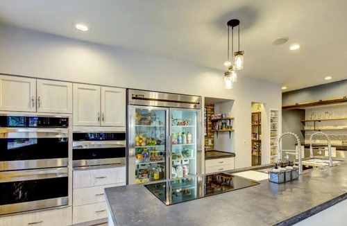 Fair Oaks House | Fall & Winter discounts! Enjoy the hot tub and fire pit!