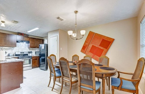 Houston House | Fallen Oak Gataway