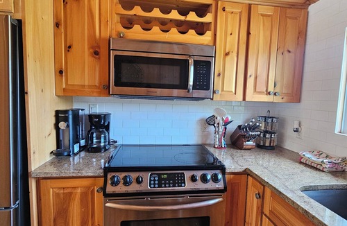 Weslemkoon Cottage | FALLS VIEW HAVEN