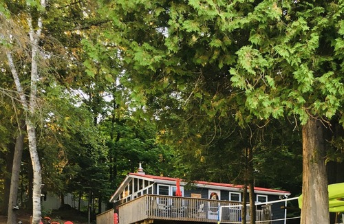 Armour Cottage | Family Friendly Waterfront Cottage on Three Mile lake