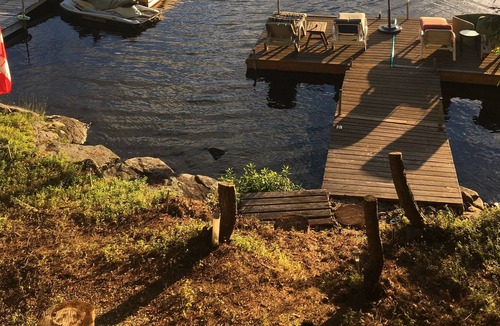Armour Cottage | Family Friendly Waterfront Cottage on Three Mile lake