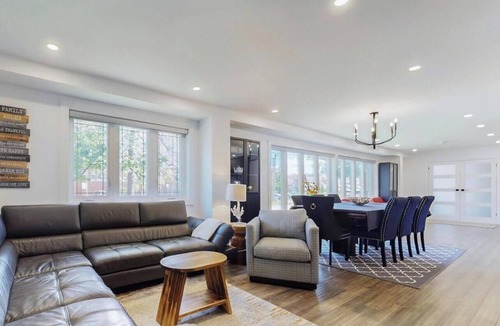Islington - City Centre West Apartment | Fantastic 4-bedroom apartment with AC in charming Toronto
