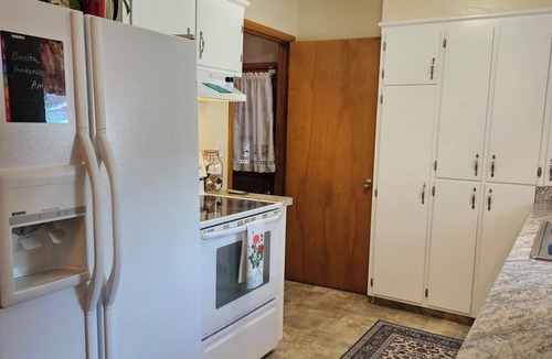 Fremont House | Fantastic 4bd house with ping-pong table & piano - close to state lakes.
