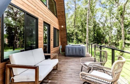 New Iberia Ski Chalet | Fantastic A-Frame with Spa and Furnished Deck in Louisiana