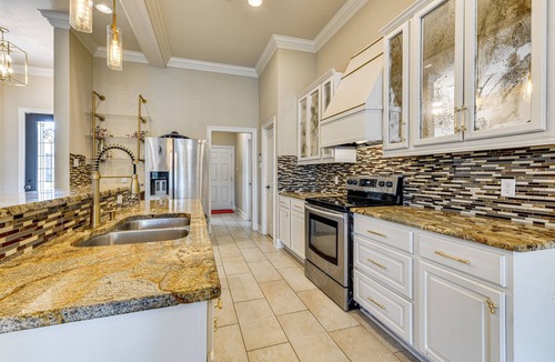 Denham Springs House | Fenced-In Yard & Pond Views: Home 18 Mi to LSU!