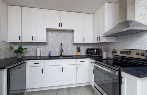 Euless House | Fenced Yard + Outdoor Dining - 6.6 miles to AT&T